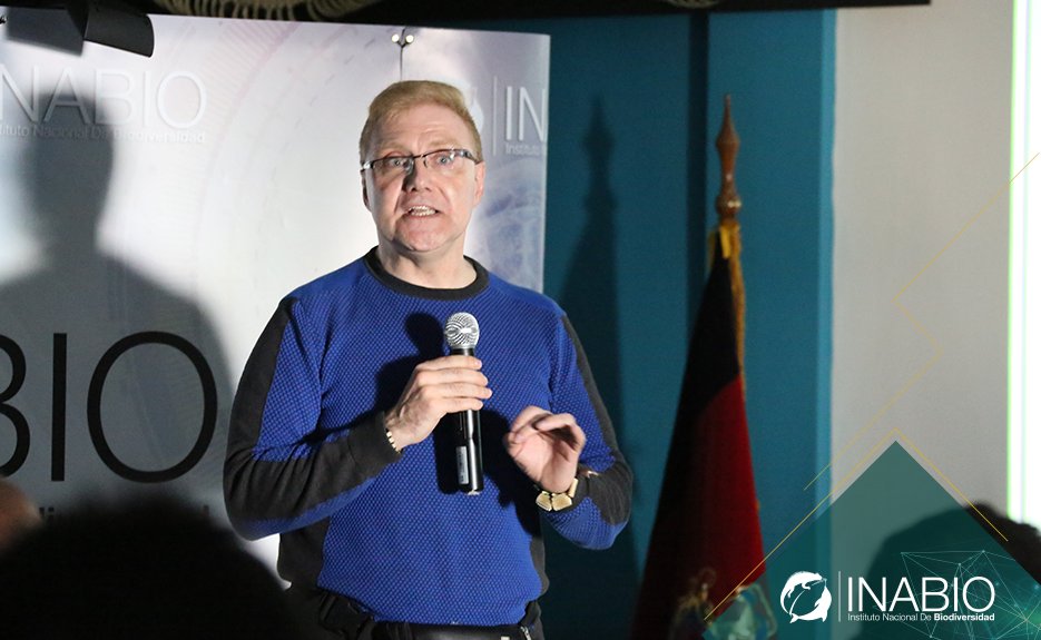 INABIO_EC's tweet photo. #ManuelRuizGarcía de @UniJaveriana durante su charla:"Filogeografía comparativa de 5 especies de felinos #neotropicales mediante análisis mitocondriales" resalta algunas características de la evolución genética en Panthera onca, Puma jaguarundi, entre otros.
#DivulgaCienciaEc https://t.co/hw04IYMben