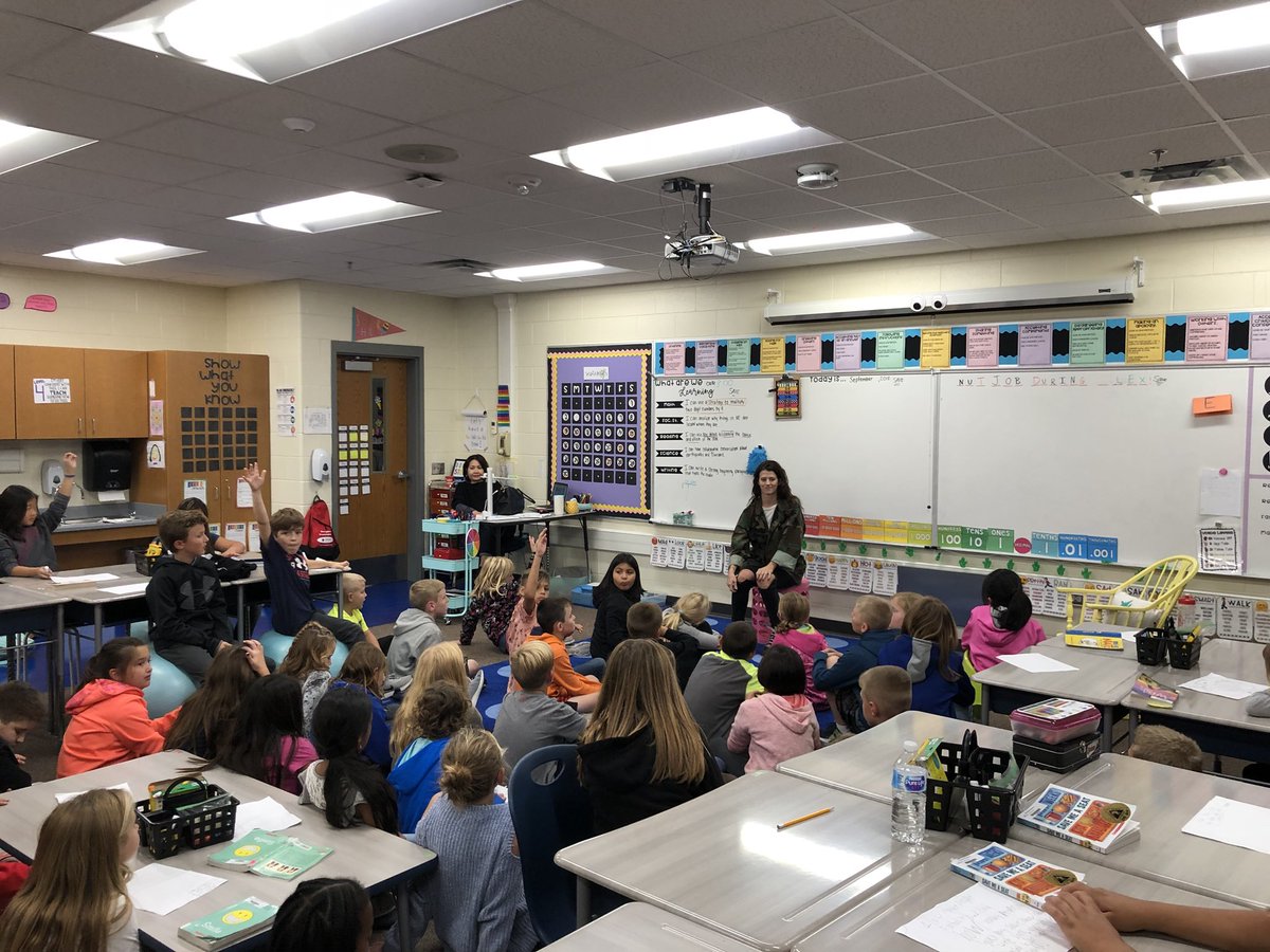 keomysayt's tweet photo. Our special visitors all the way from California came to talk about the 2011 Japan earthquake they were in and read us a fun book! We love guests❤️ https://t.co/n6zDyZE6Bn