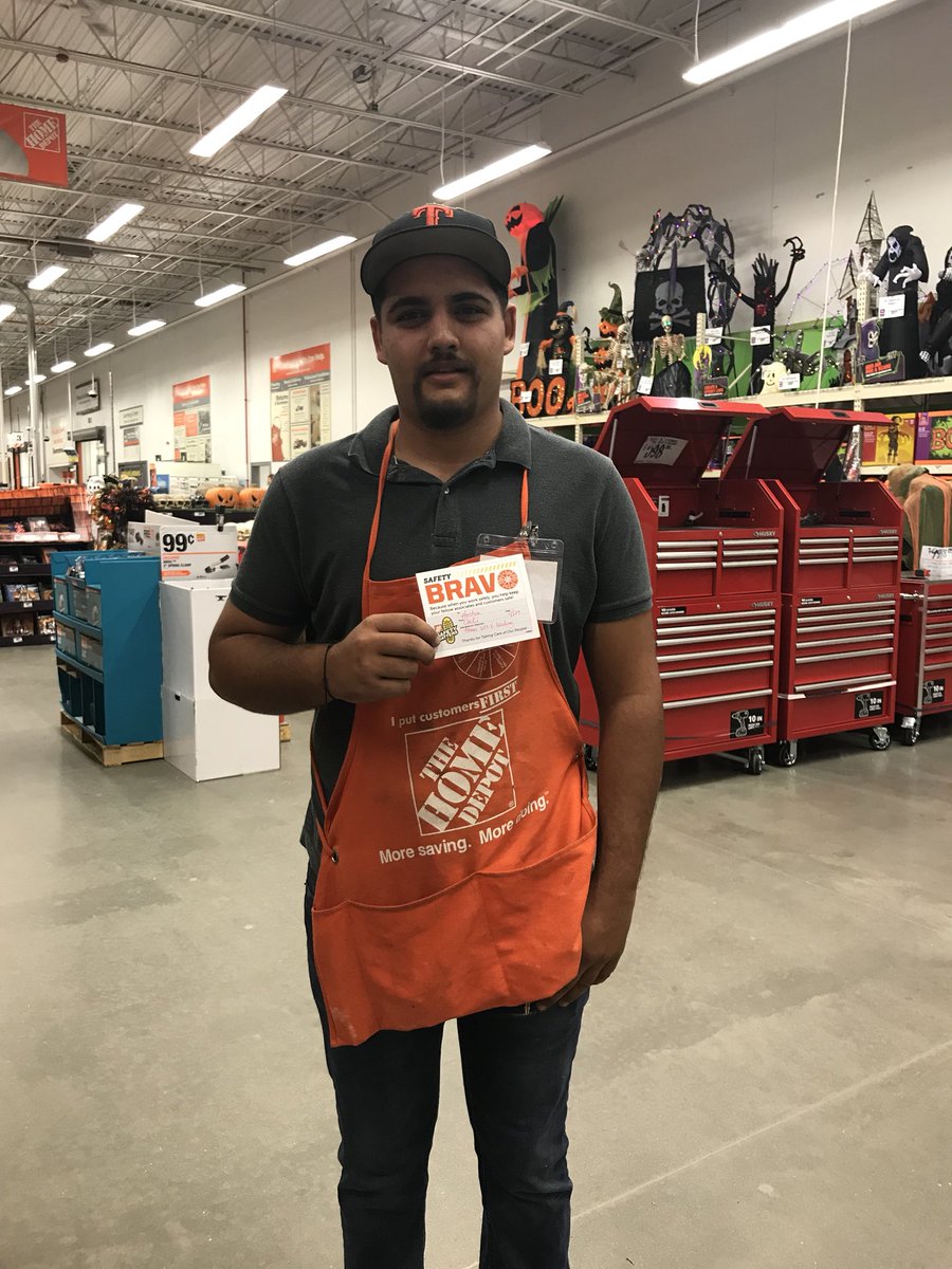 Cali_J_'s tweet photo. Thank you Hector for helping to safely load Sheetrock in a customers vehicle!!! #SafetyinAction https://t.co/AyCraG03IZ