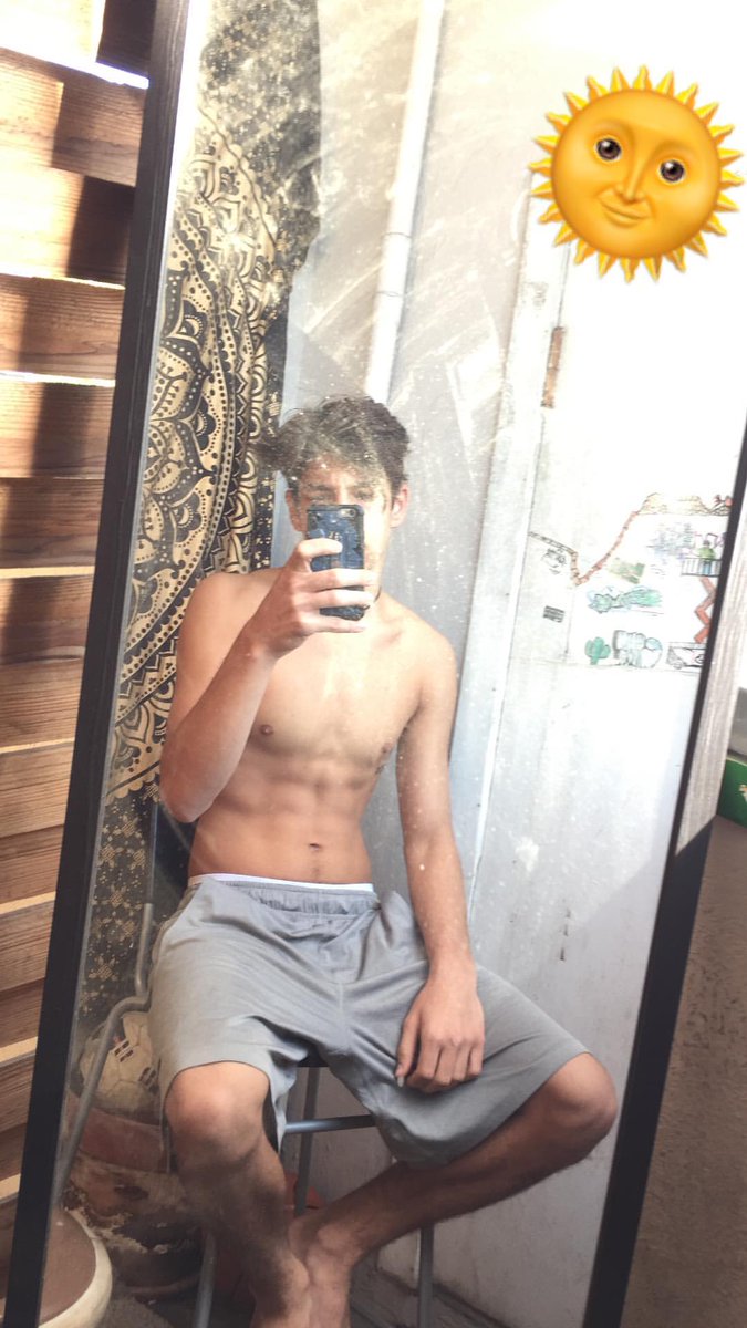 celebsbyseb's tweet photo. #NoahLevi https://t.co/kuF4SEmlLT