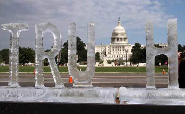 AtRiskArtists's tweet photo. On Sept 22, artists gathered in front of an ice sculpture reading  "Truth" at the #NationalMall. The event was hosted by @melted_away and allowed artists to express their thoughts on the current political climate. Check out @Ethelbertpoet's #poem: https://t.co/ep9WKmjA3t https://t.co/Qj8FCHsEnR