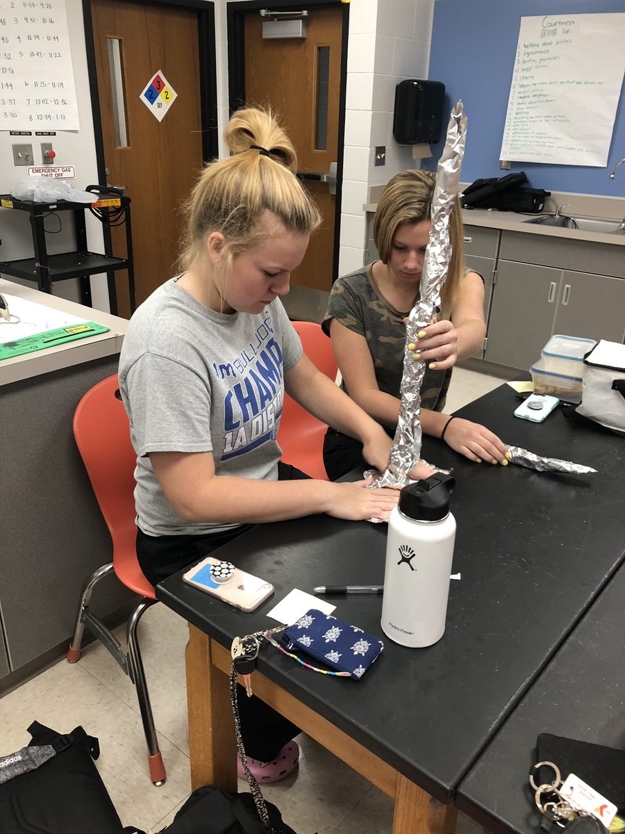 abbytibbetts4's tweet photo. #VMSTEM students practicing rapid prototyping today in class while constructing the tallest freestanding tower. @vanmeterschools @STEMInnovator https://t.co/jmoqZTMlwu