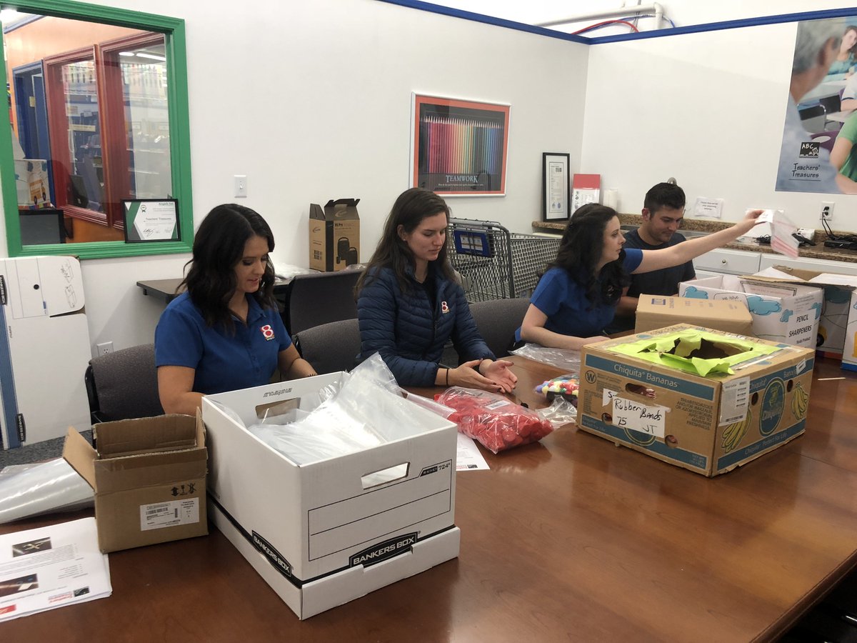 StephZepelin's tweet photo. I had a great time volunteering at @TTindy with the @WISH_TV crew today for @IndyDoDay! Volunteering is a big part of my life and I'm glad I could share it with my coworkers! #letsdothis #idd2018 https://t.co/BTGFONOKpk