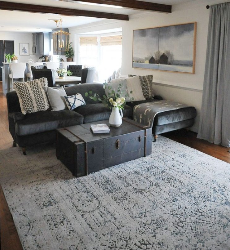 The details in our Villa Rugs seem to make quite the statement in @dearlillie's home! ow.ly/UFMb30m1c84