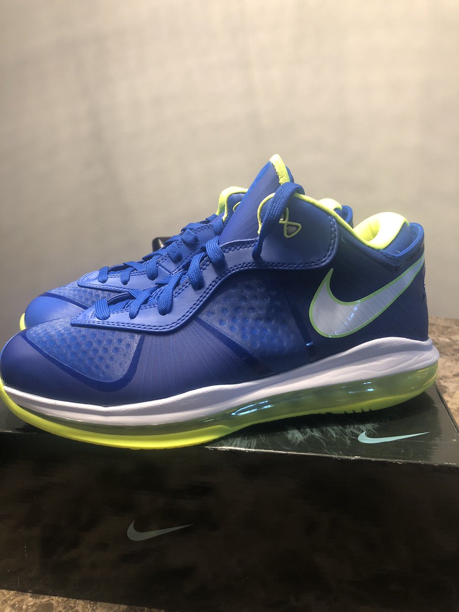 MrBrent88's tweet photo. What a wonderful way to start my weekend thanks @stockx #PSGJordan #LeBronSprite https://t.co/584oMzUo2n