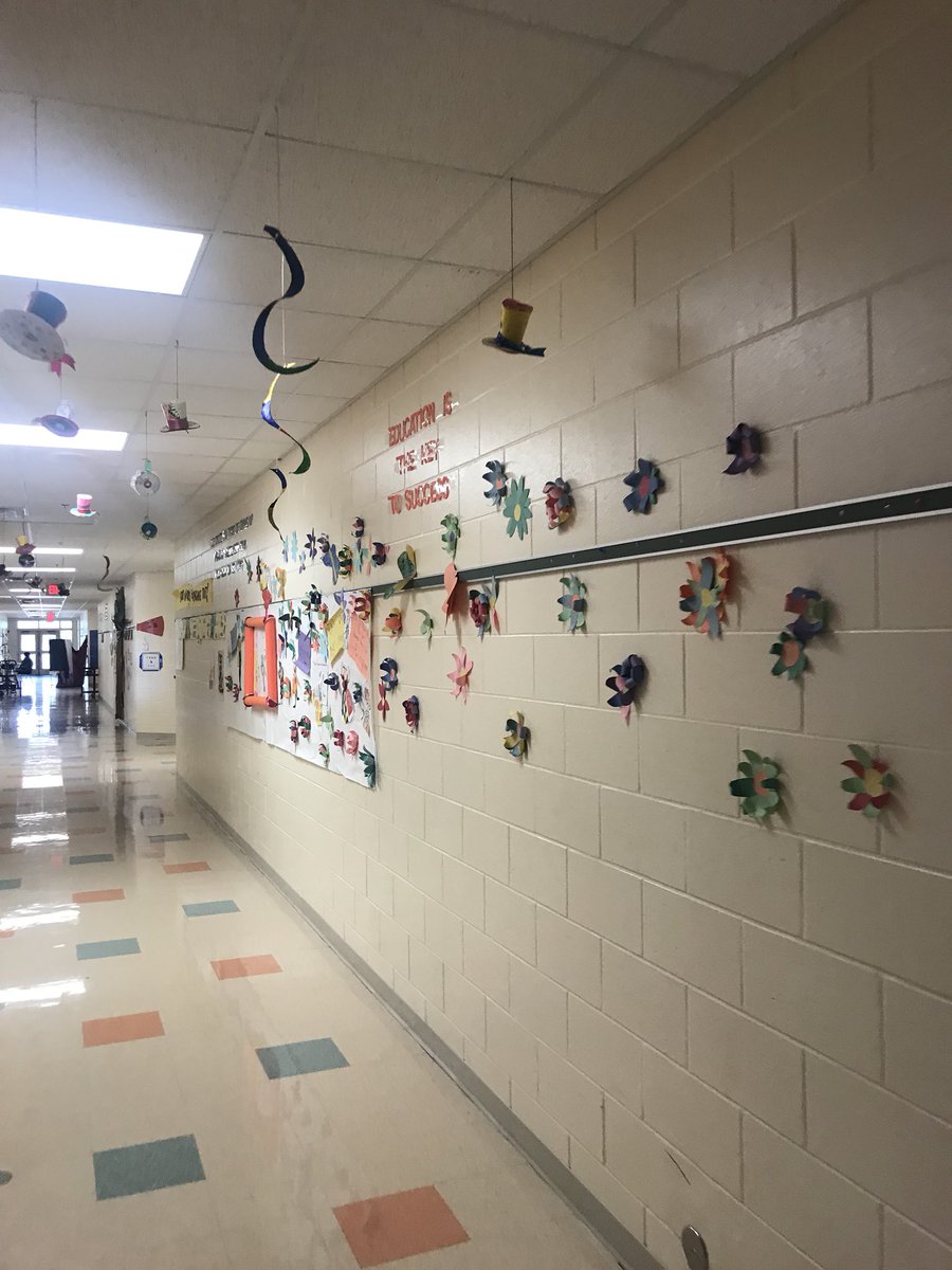 TLMcCann_VCSCTE's tweet photo. Winning Hallway! #Building4-100 great job!!! https://t.co/d26pqnxNGy