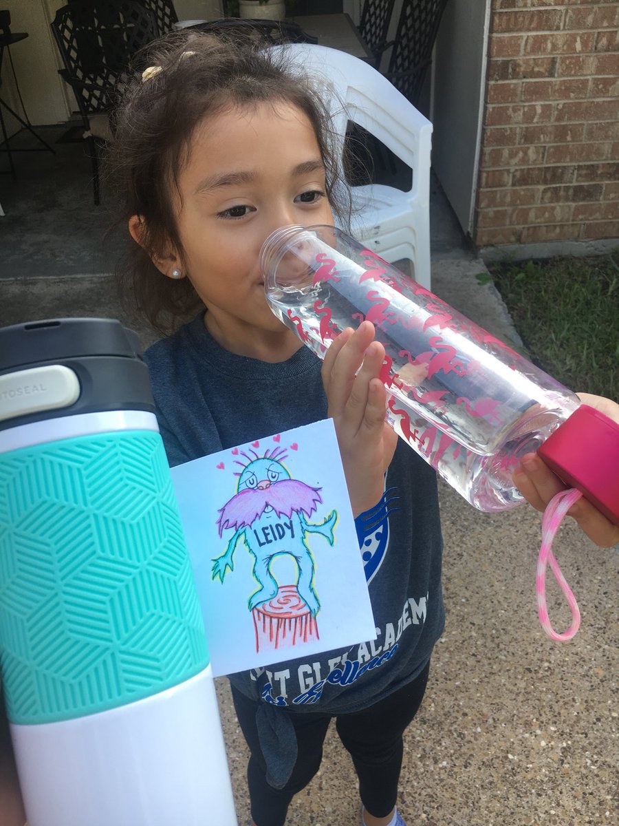 loraxleidy's tweet photo. Water bottles take up space in our landfills and pollute our oceans using reusable water bottles helps reduce waste 🌏 #APESWiser18 @JamieNWiser https://t.co/AGZML71P38