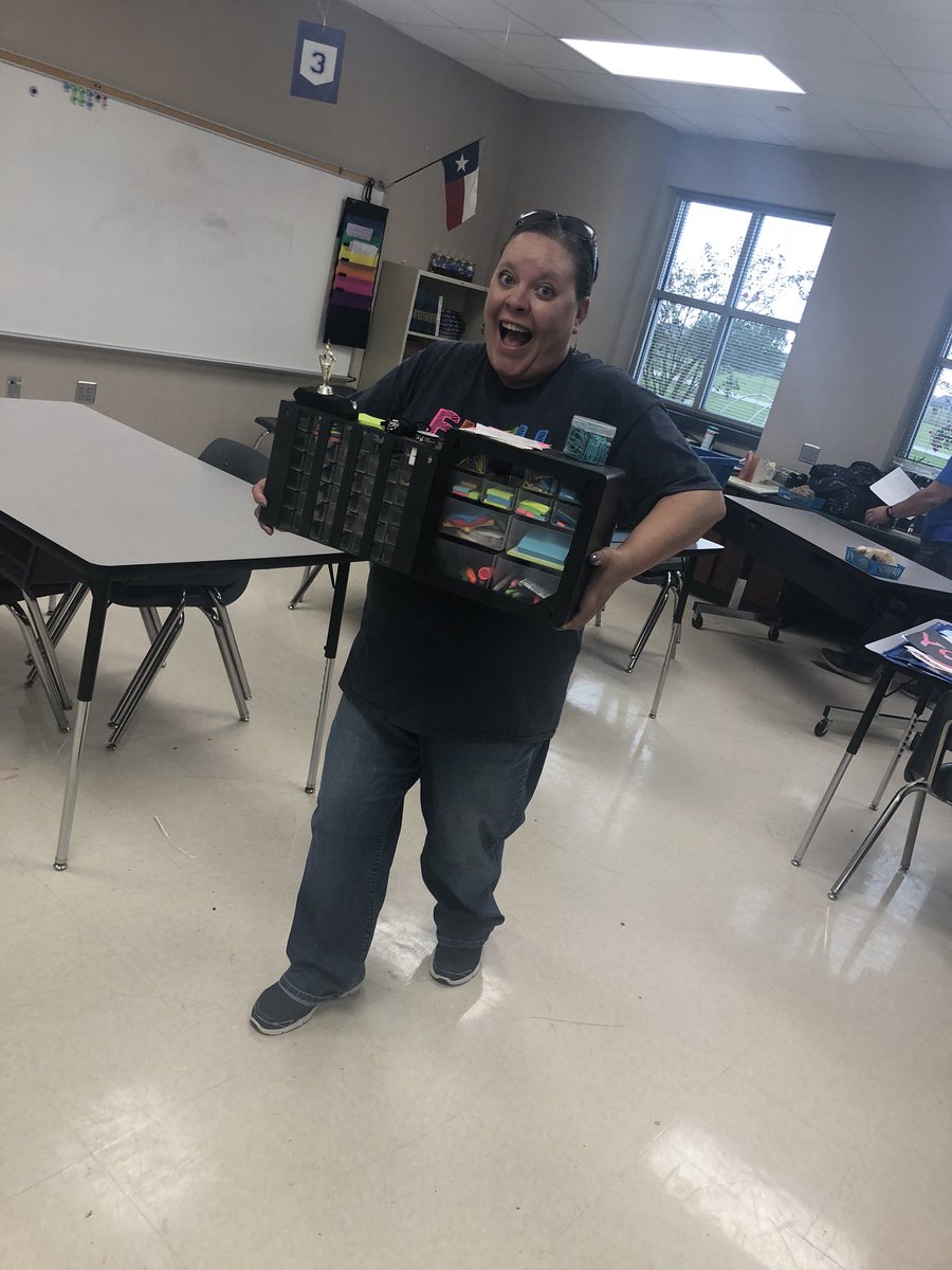 MsJacksonMath's tweet image. After school move party! So glad the 5th grade team pulled together to help y’all! Thanks @rbarnett06 for your help too! @MsLordScience @MrsToure5th @mrscruz5th @Krusscience