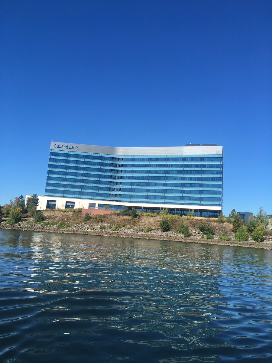 Jauronamo's tweet photo. Beautiful view of the @Daimler North American headquarters from the Willamette River  #workingwaterfront #workingwatefrontcoalitionpdx https://t.co/8UV1bmRyTl