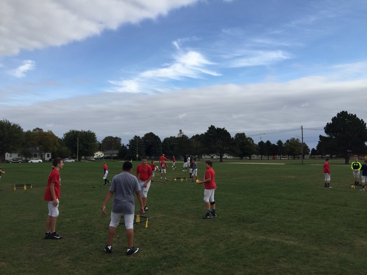 phillipshuskies's tweet photo. When you’re a 7th Grade #aurorahuskies football coach and you’re put in charge of a fun game... #Spikeball #JointheMovement #Roundnet https://t.co/9ADM1wsBUI