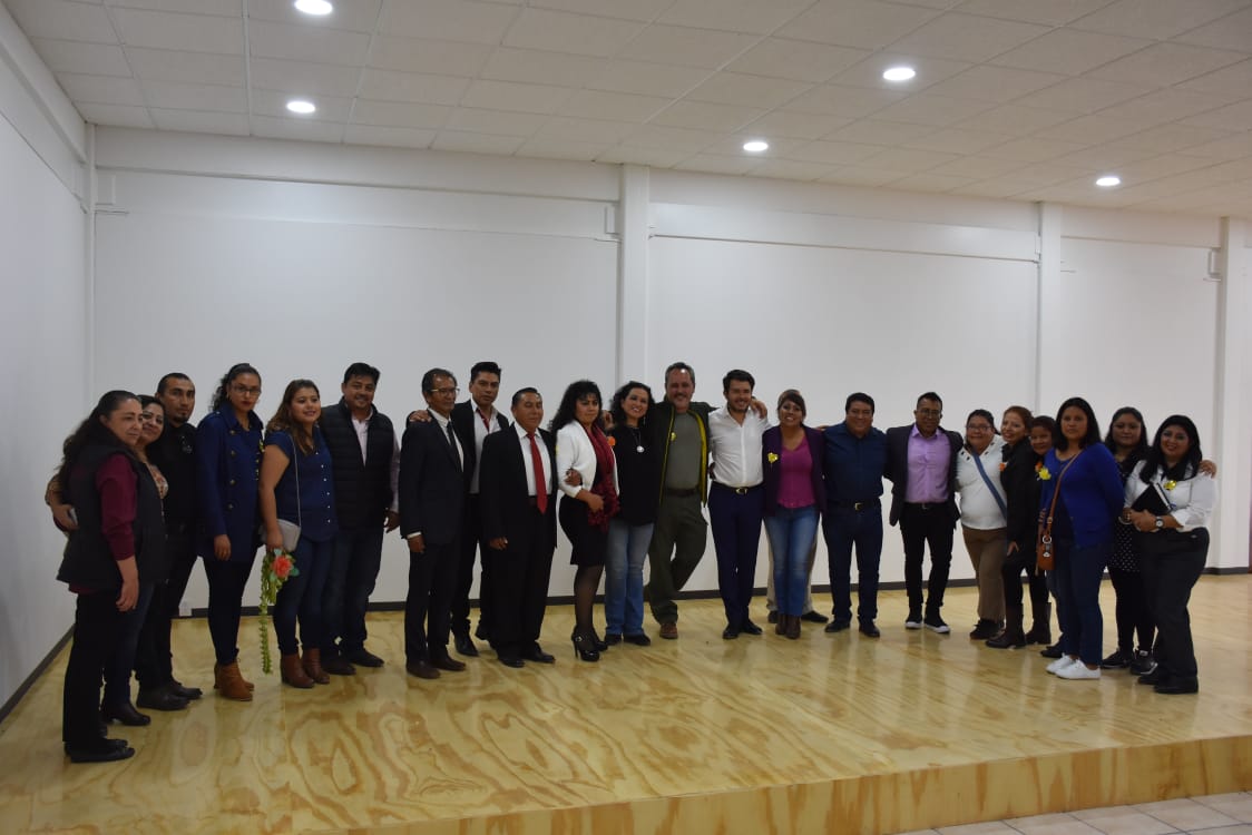 TlahuacRenace's tweet photo. En #Tláhuac fomentamos el arte y la cultura, por ello hoy 28.09.18 inauguramos la Casa de Cultura #RosarioCastellanos, un espacio donde abierto a todo público donde fomentamos el desarrollo artístico de todas nuestras vecinas y vecinos.
@arturomedinap https://t.co/mfKYMsZNeQ
