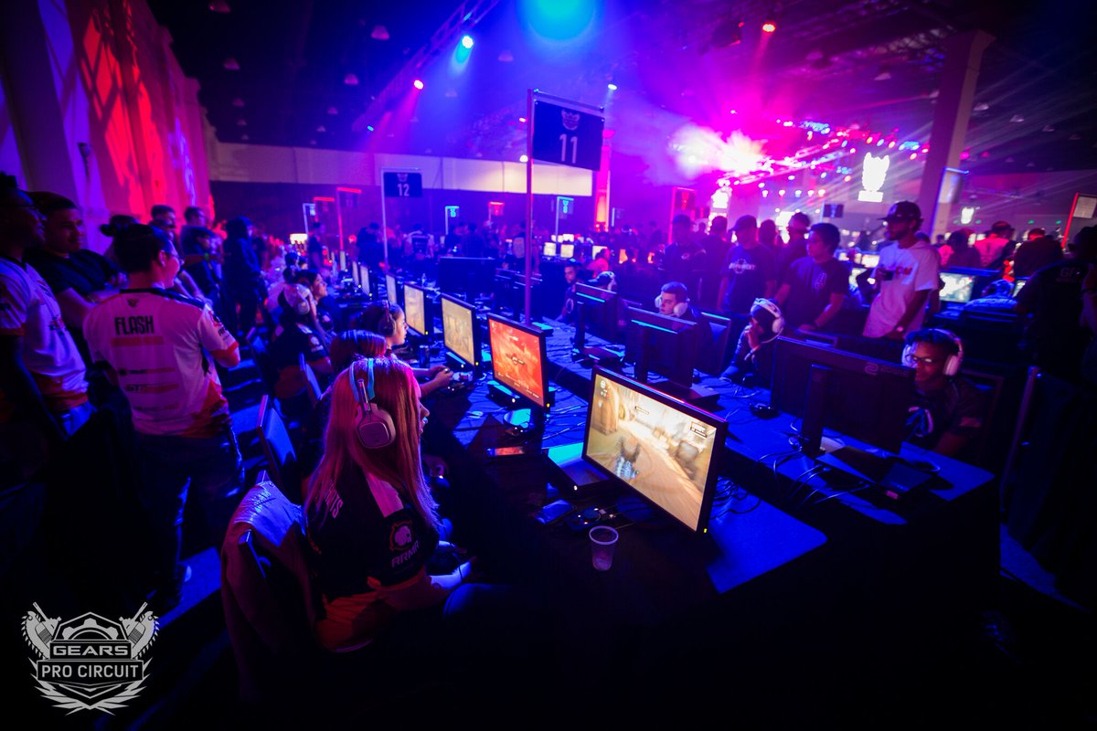 GearsofWar's tweet photo. Gears as far as the eye can see. This is our kind of weekend! #GearsSanDiego 

🔴 https://t.co/ZexhH51sUv https://t.co/WxMpCIzRLM