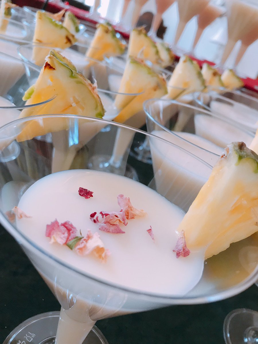 BrijwasiEvents's tweet photo. A Sweet &amp; Creamy #pinacolada during today’s wedding ceremony 
Venue: @QuendonHall 
#mocktails #londonweddings #weddingideas #cocktails #drinksreception #freshpaan #paanwala #indianwedding https://t.co/vs0yxJefHq