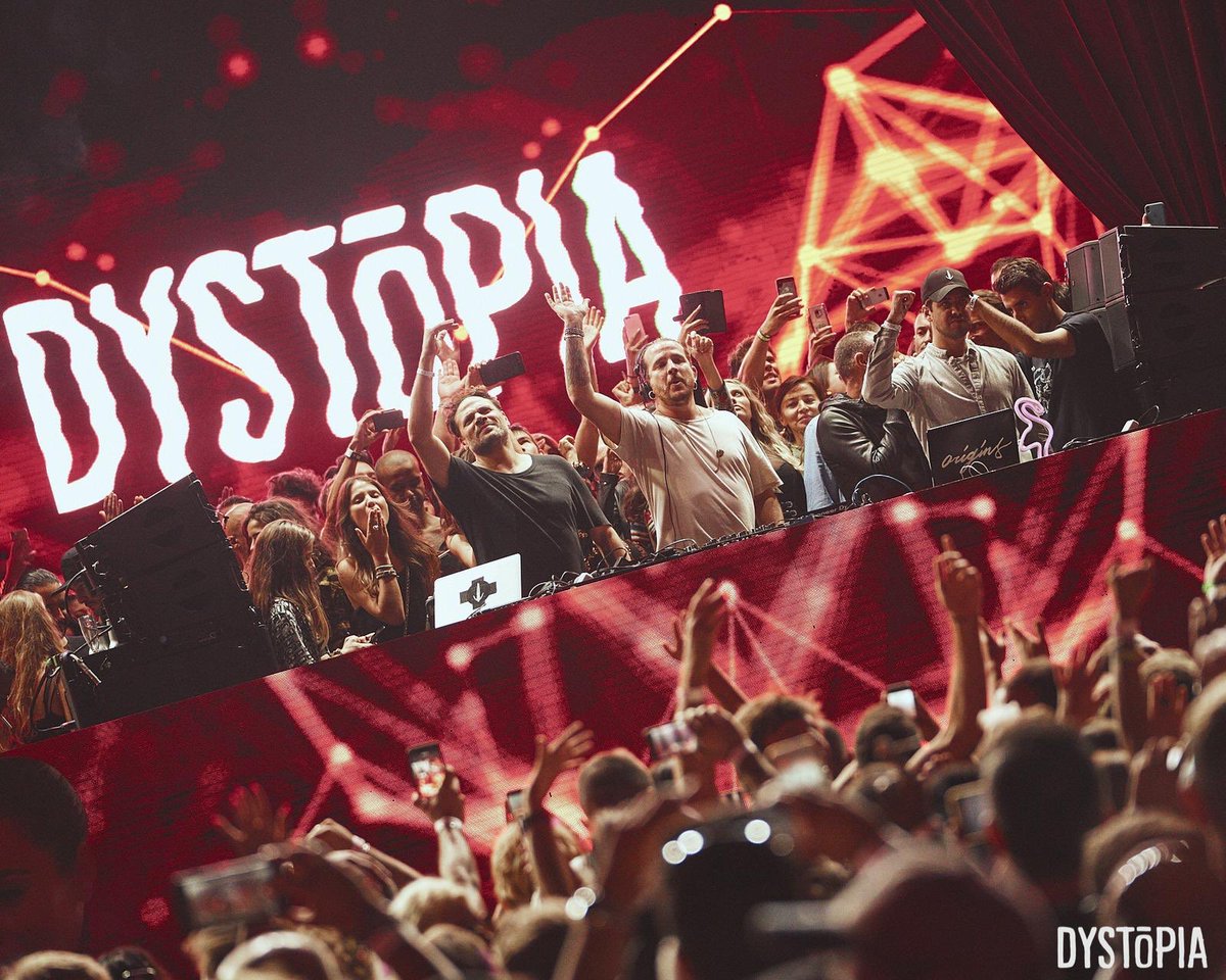 dystopiaexp's tweet photo. A huge B2B with @lucianocadenza and Special Guest @TaleOfUs. #ushuaiaibiza #DystopiaExperience #ibiza #closing https://t.co/Amw8GZnSui