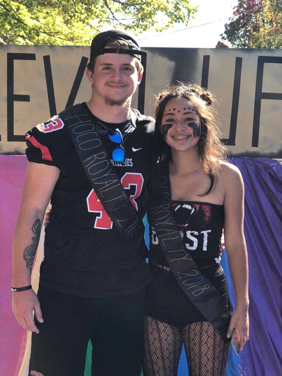 NEENERS1's tweet photo. @HoodieAllen and the Homecoming King @jetthawkins β€οΈπΊπΈππ€ #hoco2018 #machigh #grizzlies #myson https://t.co/aop5DKfiT3