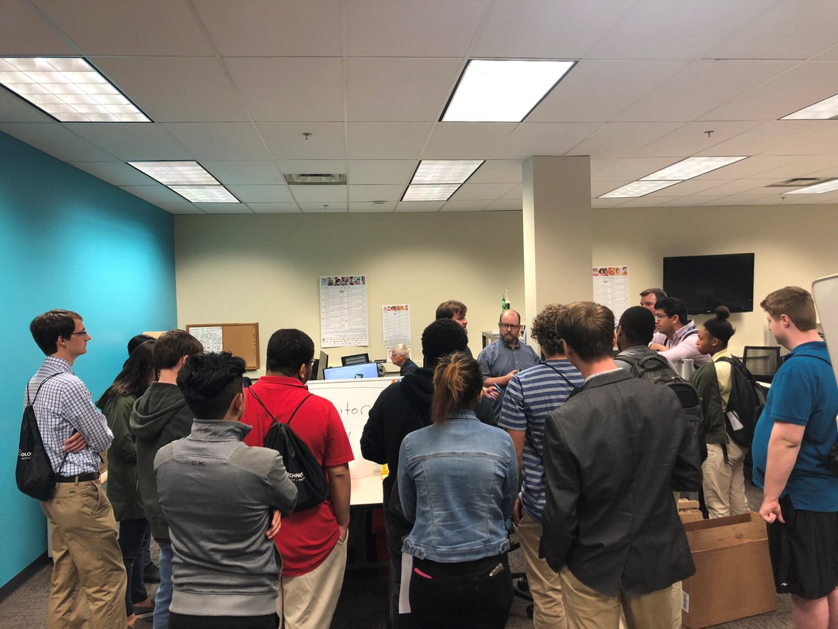 kroger_tech's tweet photo. Today 42 students from 17 Greater Cincinnati area High Schools came together to spend the day at Kroger Technology learning about the many different technical career paths that we have to offer!
#INTERalliance #jobshadow #krogertech #cincyisit #highschoolstudents #techcareers https://t.co/pAFhi19U9j