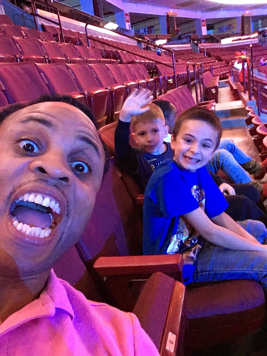 #MarvelUniverseLive