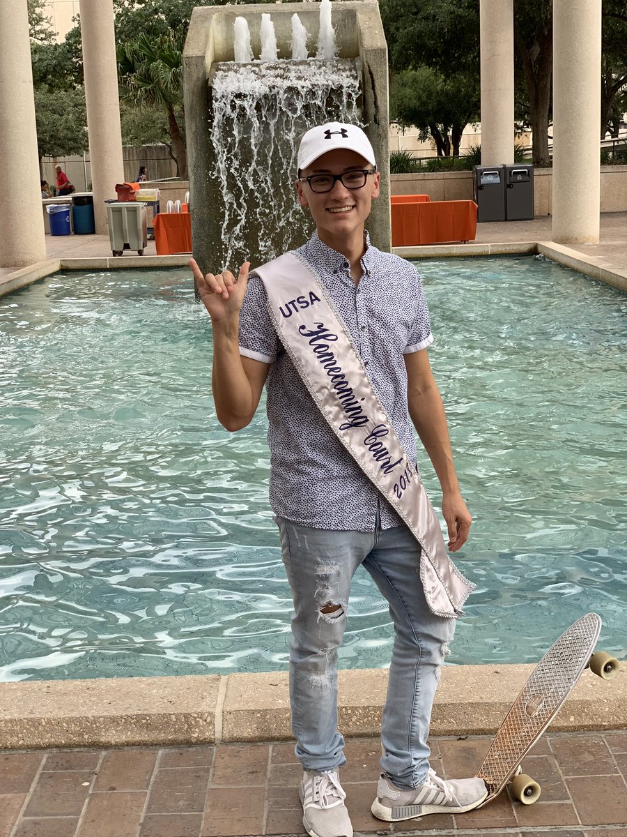 Hunterrr_Kim's tweet photo. We’re getting Rowdy out here at UTSA!!! Expect this and MORE with @grace_adedipe and @hunter1gq (me) AS YOUR Mr. & Ms. UTSA!!! Vote October 9th-10th on rowdylink!!! #ImWithKim #AdedipeIsKey P. S. Oct 9th is my Birthday!!!! Go Runners🔶🔷 https://t.co/iAOgfZywUr