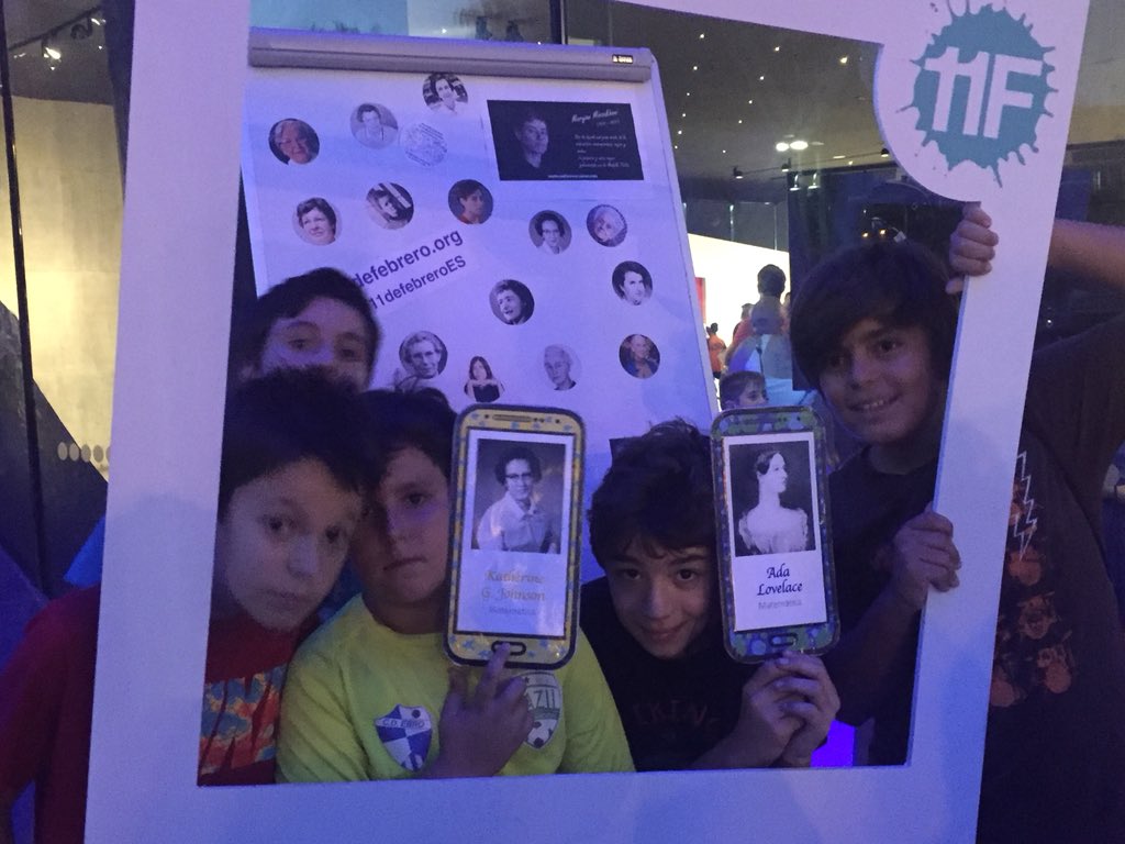 ChemistredPuck's tweet image. #NochedelosInvestigadores hemos seguido #cuentacientificas hay mucho futuro hoy las niñas quieren ser #fisicas #quimicas #medicas #ingenieras #enfermeras #geologas cuando una niña de 7 años nos dice quiero ser mecanica de robots..... eso ya .... y admiro a #JocelynBell emoción