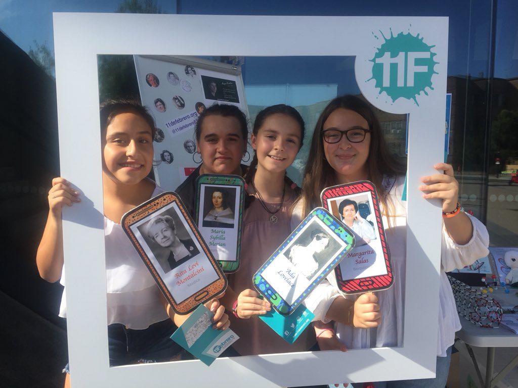 ChemistredPuck's tweet image. #NochedelosInvestigadores hemos seguido #cuentacientificas hay mucho futuro hoy las niñas quieren ser #fisicas #quimicas #medicas #ingenieras #enfermeras #geologas cuando una niña de 7 años nos dice quiero ser mecanica de robots..... eso ya .... y admiro a #JocelynBell emoción