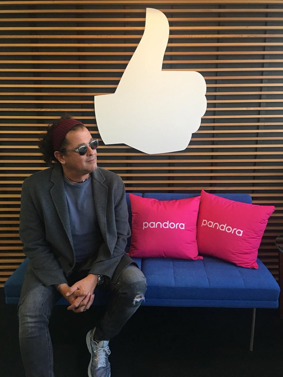 carlosvives's tweet photo. Nuestro #VivesTourUSA llegó a Los Ángeles y no podía faltar nuestra visita a mis amigos de @pandoramusic #PandoraMusic #VivesEnLosAngeles #Vives https://t.co/dohEvaK1xy