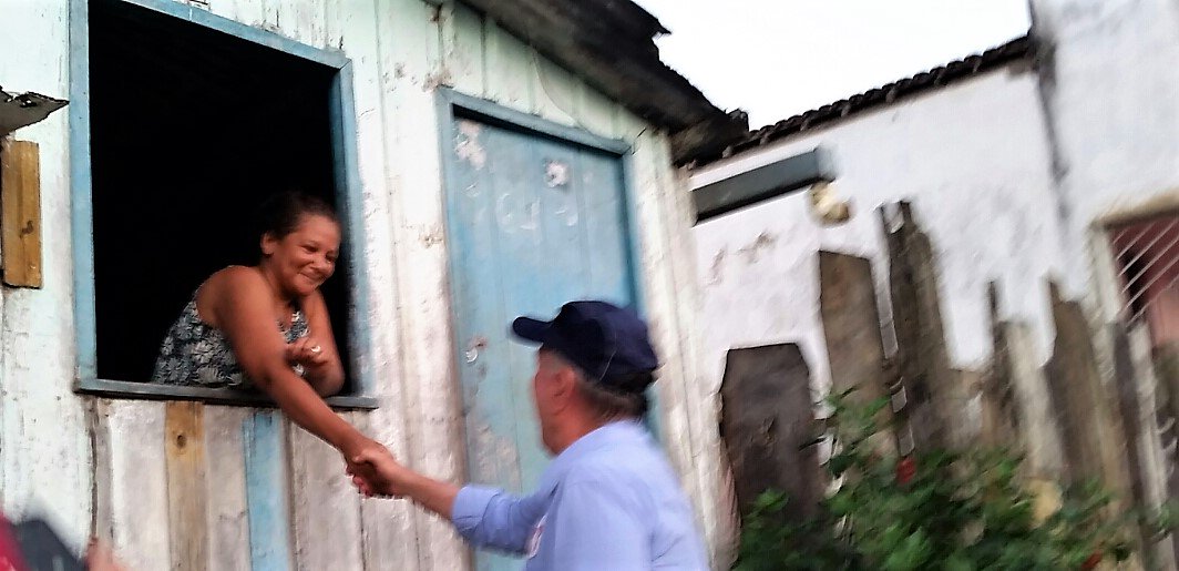 JoaoLeaoOficial's tweet photo. Em #Camacan o povo fez uma super caminhada com o #TimeCorreria ! Obrigado meus bonitões e bonitonas pelo carinho com @jaqueswagner , 130; @angelocoronel_ , 555 e comigo! #JoãoLeão #ViceGovernador #TimeCorreria #Rui13 #Wagner130 #Coronel555 #RuiELeãoColadosComOPovo https://t.co/6JeZI354to
