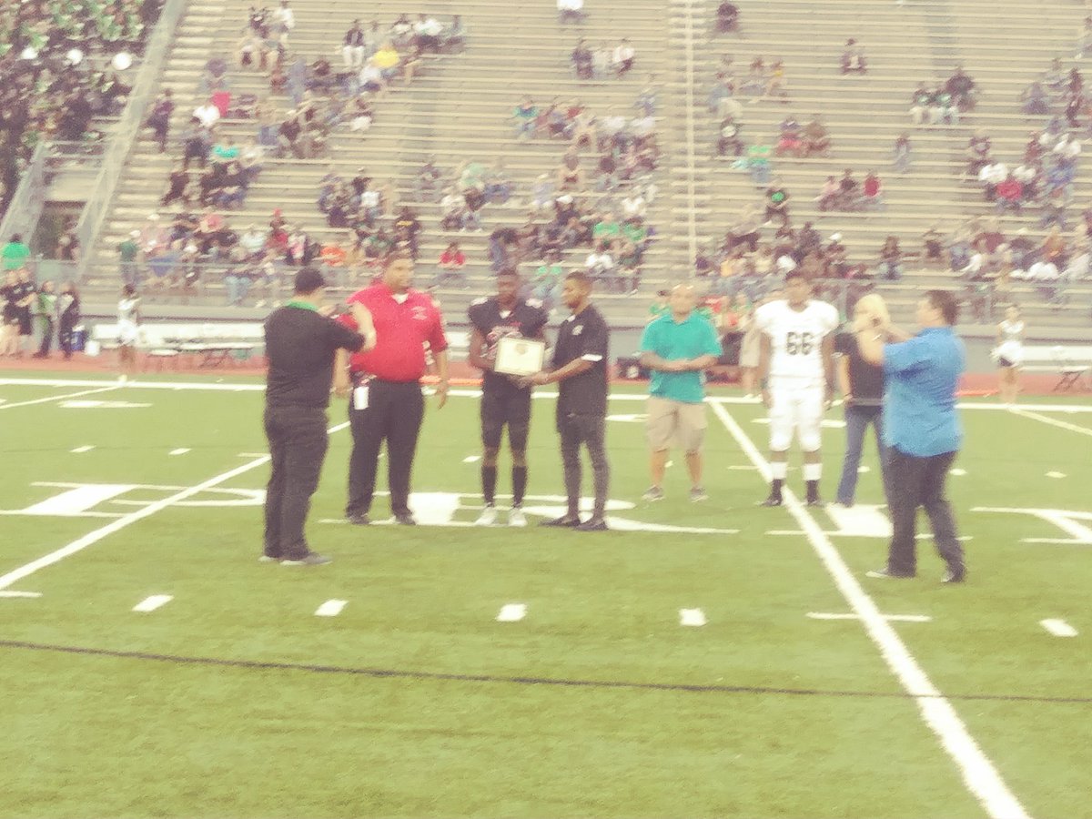 whsmustangs's tweet photo. Jaylen Stanford wins Rivalry Series Student Athlete award for WHS! https://t.co/FHOJQaKo5X