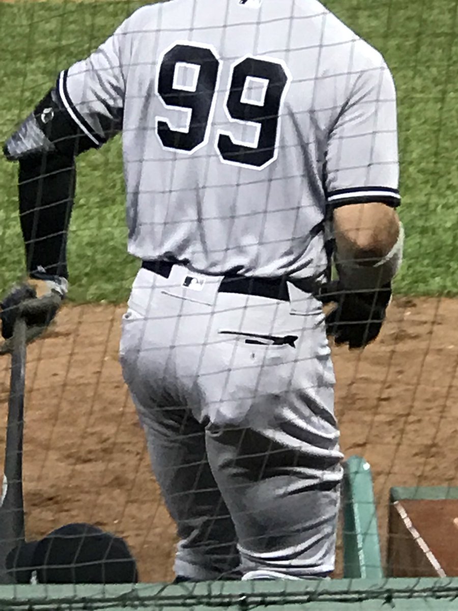 ButtholeFeed's tweet photo. I can’t believe @TheJudge44 poops from there gawd damn #thicc #niceass #aaronsass https://t.co/KquK8Qrttl