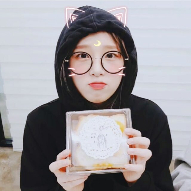 choiyenasoftbot's tweet photo. HAPPY BIRTHDAY HAPPY VIRUS 💗
⊹ ♡ #최예나   °˖   #izone . . . ♡ ⊹

#HAPPY_YENA_DAY
#DuckyYenaDay
#예나의_스무번째_가을
#최예나_태어나줘서_고마워 https://t.co/I062SeQr8g