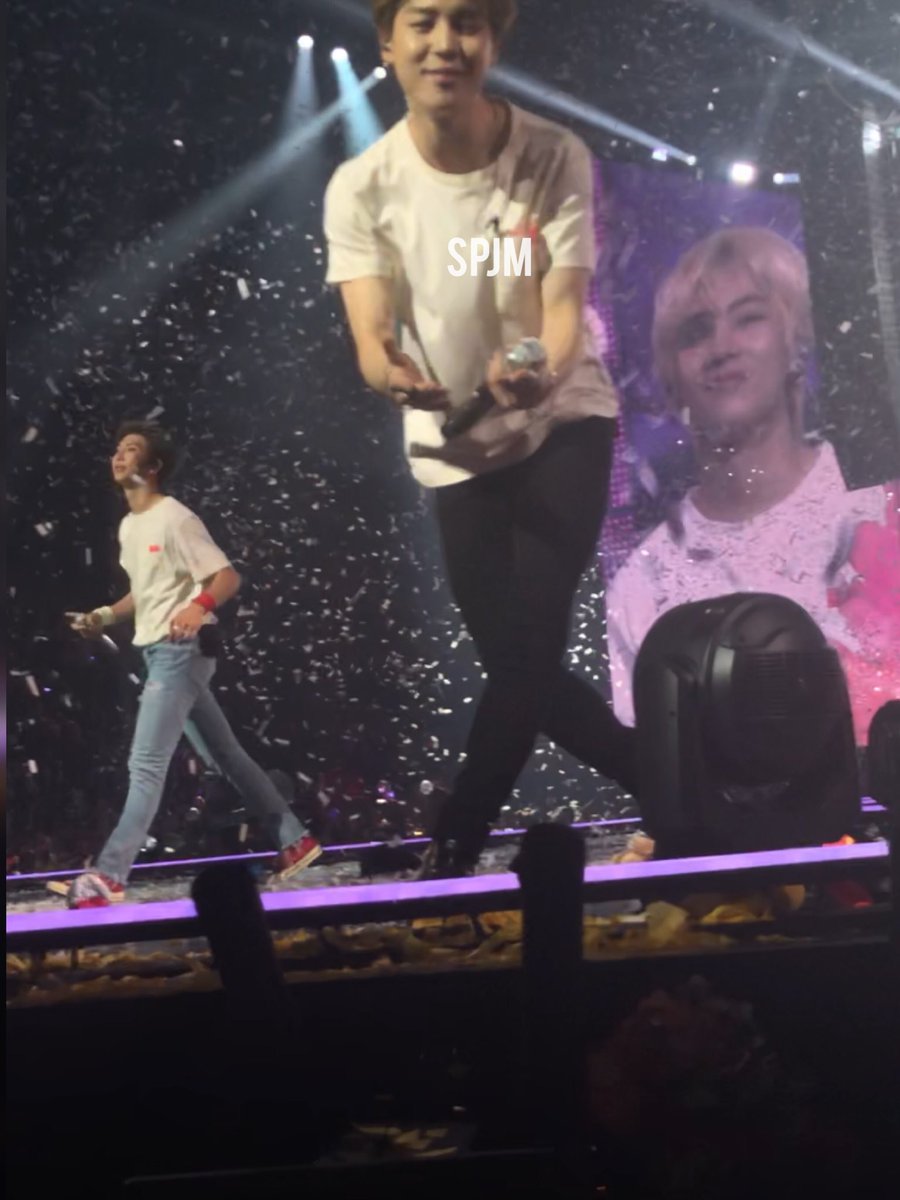 sweaterpawschim's tweet photo. Goodbye everyone, this was the end of me #BTSinNewark https://t.co/uCoesoeeD4