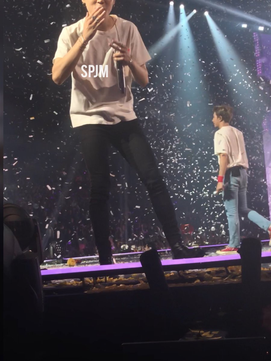 sweaterpawschim's tweet photo. Goodbye everyone, this was the end of me #BTSinNewark https://t.co/uCoesoeeD4