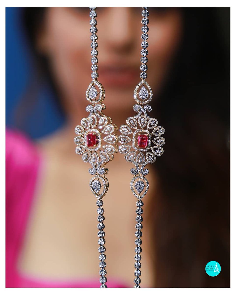 prernamakharia's tweet photo. #TrendAlert  Beautiful round and fancy pear-shaped diamond string, studded with a striking emerald cut ruby in the centre, crafted by @umaornaments
Visit them at the #CoutureIndia show between 29th Sept-1st Oct, at Taj Diplomatic Enclave, New Delhi
#StylePrer #PrernaaMakhariaa https://t.co/yK2MCtQkZP