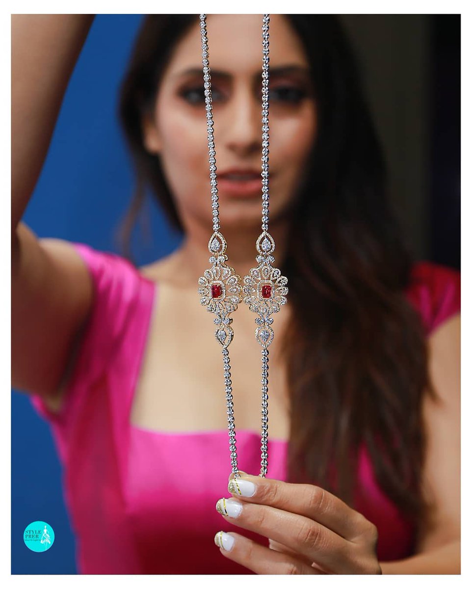 prernamakharia's tweet photo. #TrendAlert  Beautiful round and fancy pear-shaped diamond string, studded with a striking emerald cut ruby in the centre, crafted by @umaornaments
Visit them at the #CoutureIndia show between 29th Sept-1st Oct, at Taj Diplomatic Enclave, New Delhi
#StylePrer #PrernaaMakhariaa https://t.co/yK2MCtQkZP