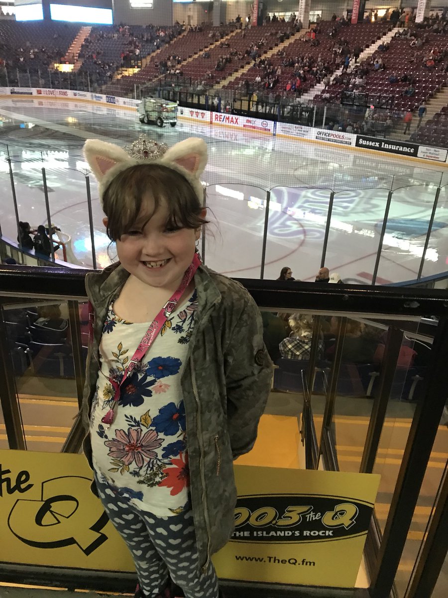 FiredUpstudio's tweet photo. First Royals game for this girl #vrfaces @victoriaroyals https://t.co/HWqN2MWlM3