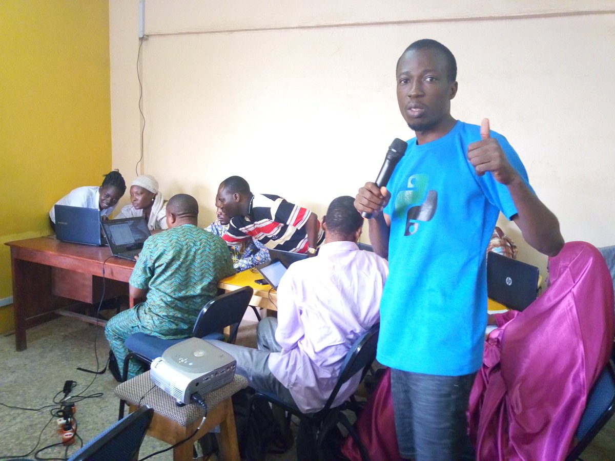 ncsogun's tweet image. @ncsogun raising the next set of developers with #PythonMeetUp. We don&apos;t just wish, we do SOMETHING! 
#NextLevel #TechGen @NigeriaComputer @jidaw @dantj007