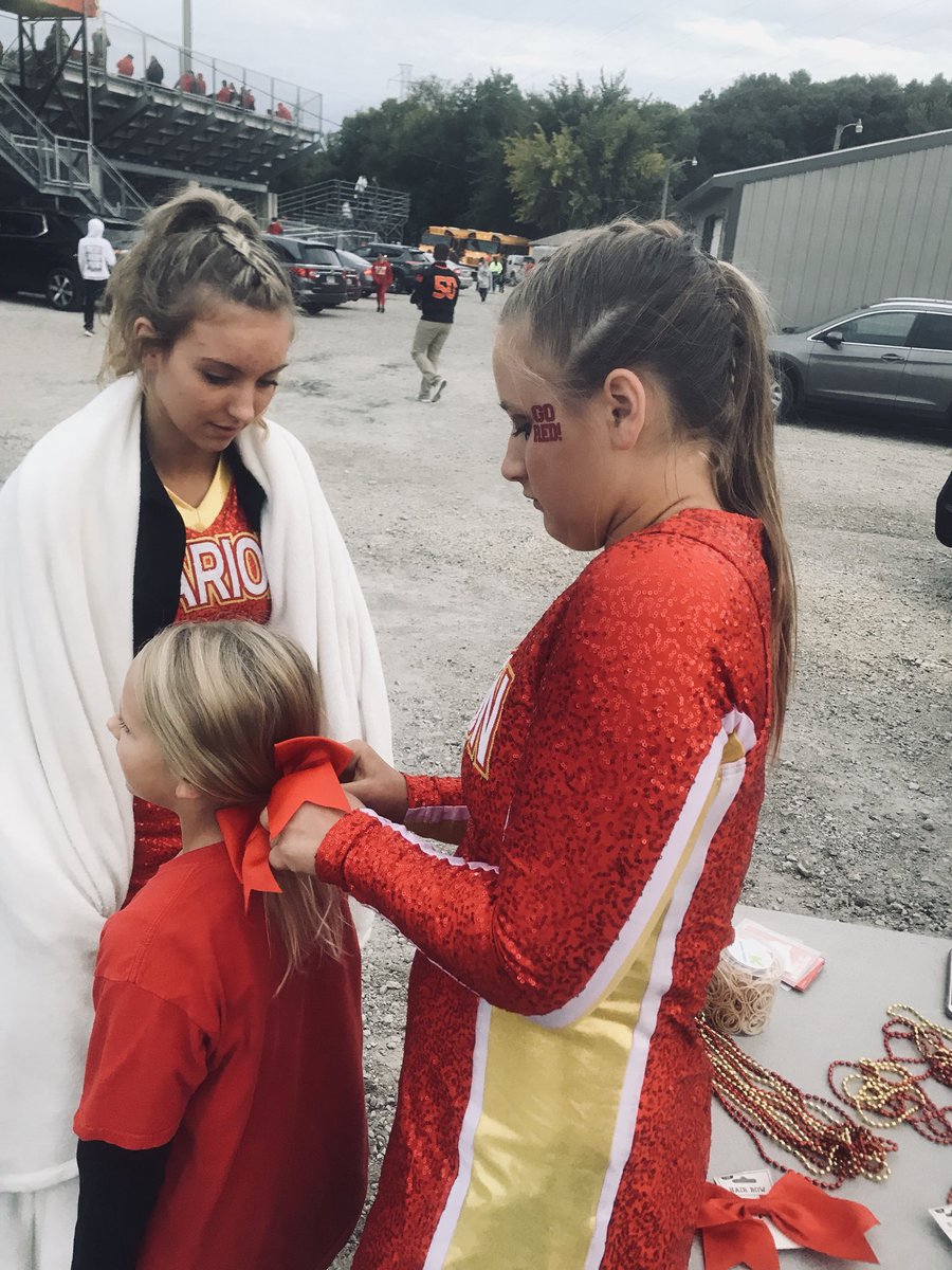 mhspomsteam's tweet photo. Marion fans are pretty fantastic, but Marion POMS fans are the BEST!! We had so much fun greeting fans at the game. Handing out beads, tattoos, signed posters and bows was just icing on the cake!! We LOVE our fans β€οΈπβ€οΈπ #mhshomecoming #mhspoms https://t.co/Xzx0Z3awoh