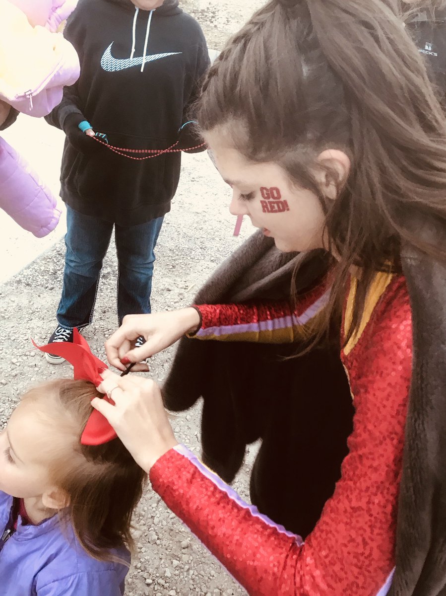mhspomsteam's tweet photo. Marion fans are pretty fantastic, but Marion POMS fans are the BEST!! We had so much fun greeting fans at the game. Handing out beads, tattoos, signed posters and bows was just icing on the cake!! We LOVE our fans β€οΈπβ€οΈπ #mhshomecoming #mhspoms https://t.co/Xzx0Z3awoh