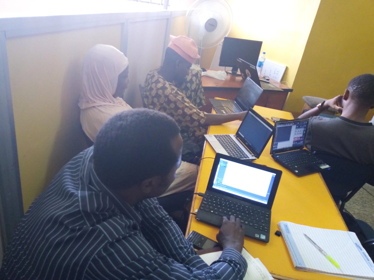 ncsogun's tweet image. @ncsogun raising the next set of developers with #PythonMeetUp. We don&apos;t just wish, we do SOMETHING! 
#NextLevel #TechGen @NigeriaComputer @jidaw @dantj007