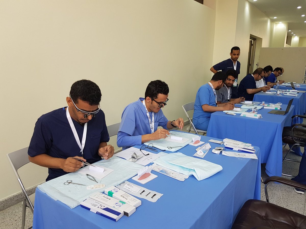 "بِأَيِّ ذَنبٍ قُتِلَتْ""  يا معالي الوزراء 
يا معالي مدراء الجامعات

 أبنائنا العاطلون في المجال الصحي و غيره يُقتَلون الف مرة كلما سُمح للمنشآت الصحية و الجامعات بنشر اعلانات خارج المملكة عن وظائف شاغرة  في المجال الصحي  و تخصصات اخرى السعوديون أولى بها
أبناء الوطن في مهب الريح