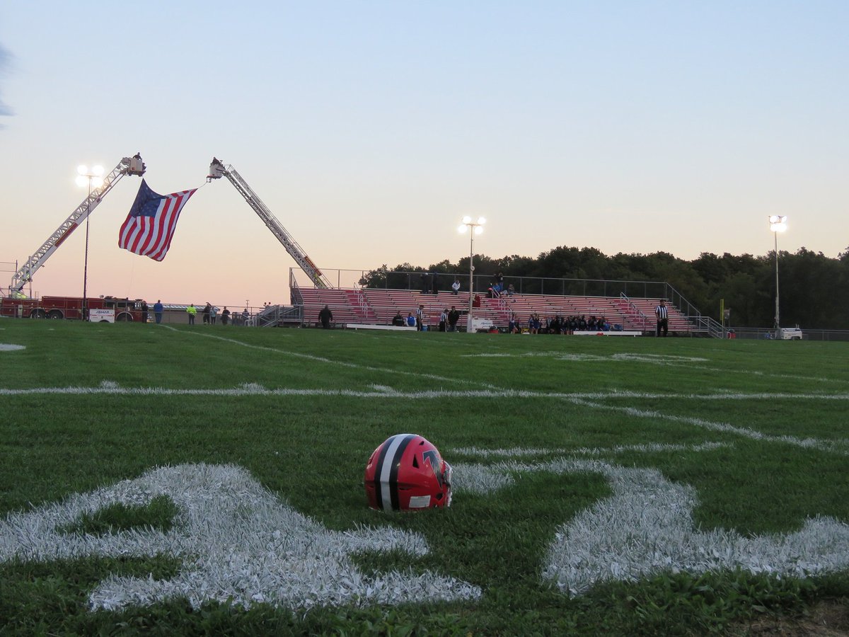 YagaBomb24's tweet photo. @nstott24 had a big homecoming game tonight, as he helped @NWFootball2 defeat Kenmore West, 28-21, with three big touchdowns. Read all about the night homecoming game by clicking the link to my recap. @NWCSDathletics https://t.co/ullcmTF1IN https://t.co/qBw854tYfT