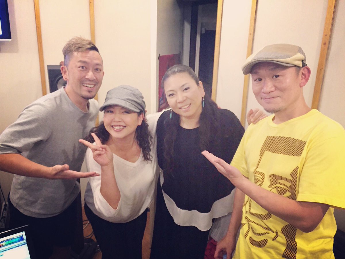 rksoulmessenger's tweet photo. 昨夜はゆかねぇ、Yuliyoさん、
じゅんさん(シュガピン)、れいけい
というレアな4人で某アーティストの
コーラスRECでした。
仕上がりと情報公開をお楽しみに!
#yuliyo #junbay #sugapimps #平岡由香 #Raykay #コーラス https://t.co/qTCQNjLaIe