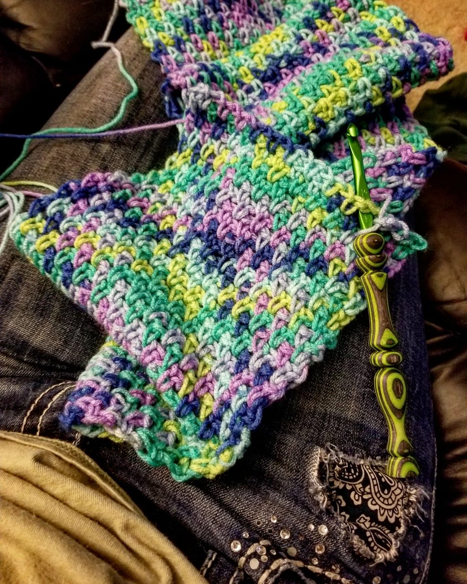 LoopingWithLove's tweet photo. Happy 1st #nationalscarfday Since it's the 1st of many to come, I thought it deserved a brand New scarf for the day ~ a #plannedpooling #crochet #scarf w/my new hook from @ashleyleitherdesigns
Have you tried #colorpooling?#redheartyarn #wildflower #ilovethiscolor #crochetgirlgang https://t.co/JUFLiklDD0