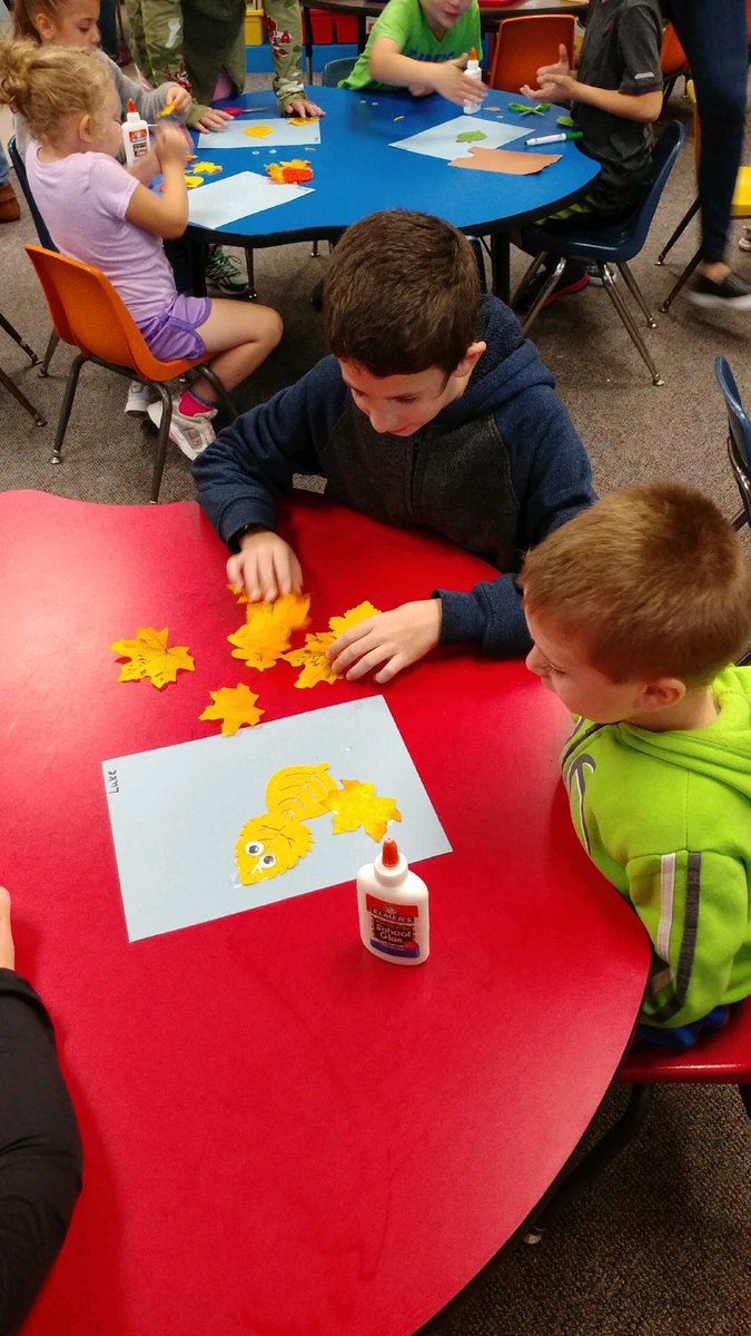 lisareldridge's tweet photo. Miss Corder's 4th grade class helped Team Lee’s K students practice the lifeline of creativity. After reading the book Leaf Man they created characters out of leaves that Leaf Man might see as he travels. What a fun and engaging activity! #socsowen https://t.co/WtPPY7ye7g