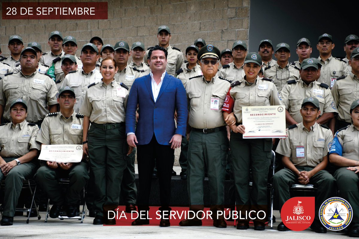 PCJalisco's tweet photo. #OrgulloPC En este Día del Servidor Público, reconocemos el trabajo e incansable labor de todos los que integran Protección Civil Jalisco, así como del Gobernador @AristotelesSD por todo el apoyo a nuestra institución durante su gestión. FELICIDADES #SoyPCJalisco @GobiernoJalisco https://t.co/1guAz313WO