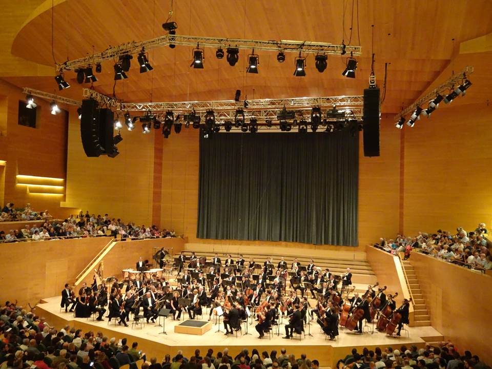 elcorcanta's tweet photo. Gran #concertinaugural ens ha ofert l'@OrquestraOBC i el seu director en #KazushiOno amb la cinquena de #Mahler i la peça d'#Schumann. La gran ovació del públic evidencia que el nivell artístic ha estat sublim. Bravo companys!!! 👏👏👏👏 https://t.co/VUkyZuDDvf https://t.co/lab3J7HXpG