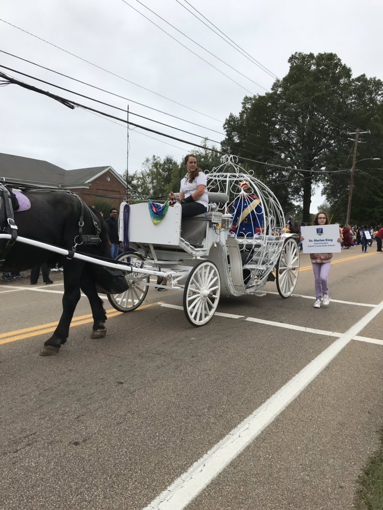 ainslie79's tweet photo. Fayette Ware Homecoming Parade! @OESrockSTARS @suptking https://t.co/AOPK2b89c2