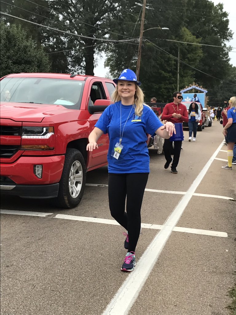 ainslie79's tweet photo. Fayette Ware Homecoming Parade @OESrockSTARS @suptking https://t.co/y7GHOv3sKN