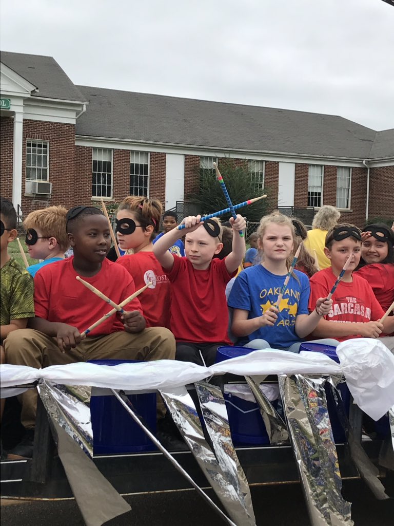 ainslie79's tweet photo. Fayette Ware Homecoming Parade @OESrockSTARS @suptking https://t.co/y7GHOv3sKN
