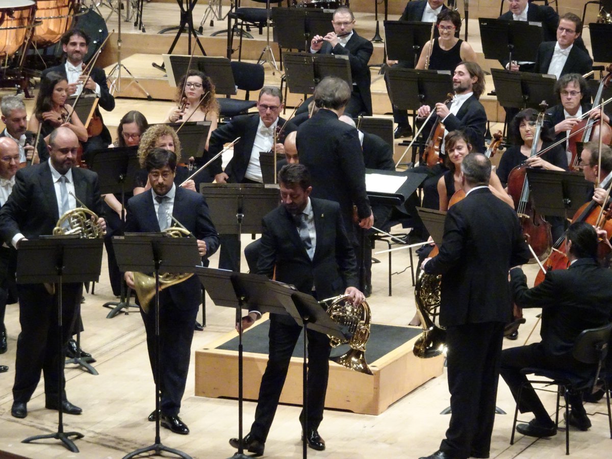elcorcanta's tweet photo. Gran #concertinaugural ens ha ofert l'@OrquestraOBC i el seu director en #KazushiOno amb la cinquena de #Mahler i la peça d'#Schumann. La gran ovació del públic evidencia que el nivell artístic ha estat sublim. Bravo companys!!! 👏👏👏👏 https://t.co/VUkyZuDDvf https://t.co/lab3J7HXpG