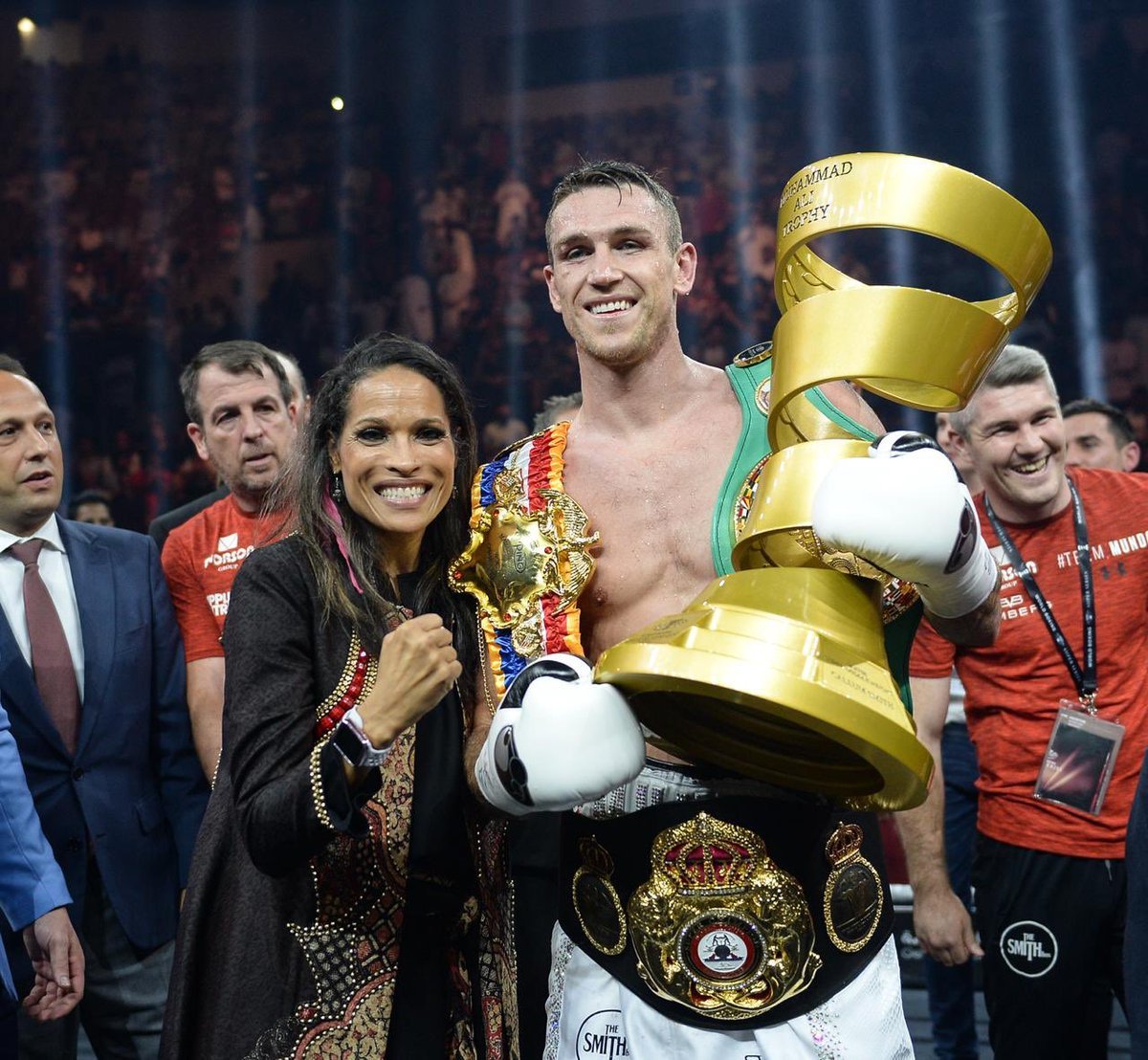 sayidyofficial's tweet photo. ماذا تعرف عن كالم سميث الفائز بكأس السوبر العالمي للملاكمة ؟ 🏆🥊
قصة نجاح شهدتها #السعودية 👈 https://t.co/o9HqRp51XM
#كأس_محمد_علي #Muhammad_Ali_Trophy https://t.co/cu6NwgypY8